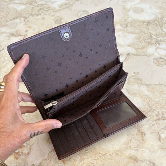 Fossil Maddox Tri-Fold Leather Wallet - Picture 9 of 16